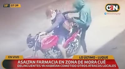 “Motochorros” asaltan una farmacia en Mora Cué
