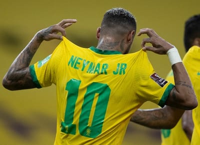 Brasil gana y sigue cómodo en la punta