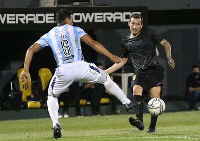Guaraní golea y se mantiene sólido en la punta