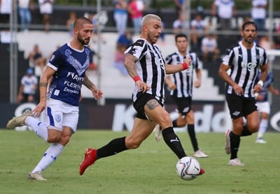 Libertad gana y no le pierde pisada al líder