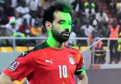 Senegal clasifica a Catar 2022 tras bochornoso “show de luces” 