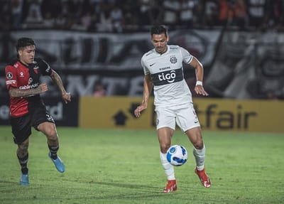 Olimpia iguala con Colón y sigue último