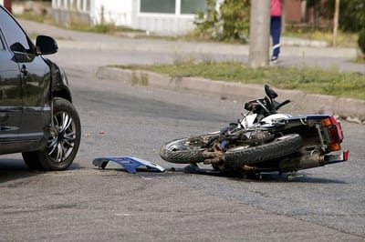 Fingen accidente para asaltar en el este