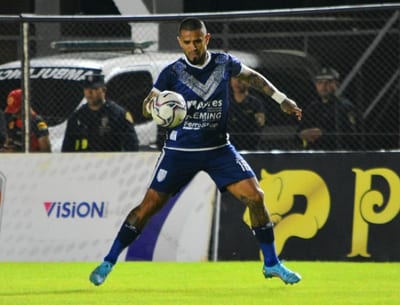 Ameliano golea a General Caballero en duelo de coleros 