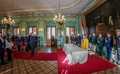 Julio Arriola jura como nuevo Canciller Nacional