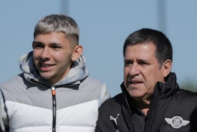 Cartes saluda a Enciso y le preguntan por qué no lo acompañó 