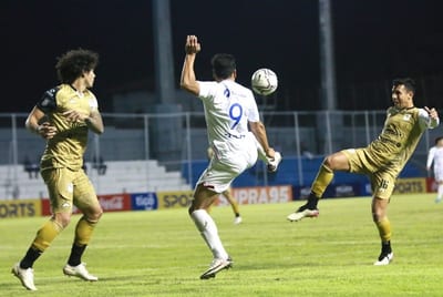 Nacional golea a Tacuary 