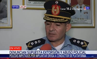 Imputan a policías por extorsión a conductor de plataforma