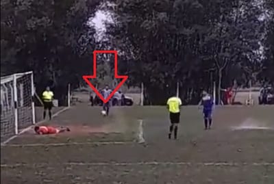 Insólito y viral: Arquero tapa penal, pero no evita el gol 