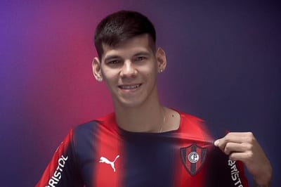 Cerro confirma extensión de contrato con Morales en medio de convulsión 