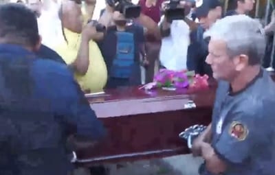 Carmen Villalba despide a su hermano en el Buen Pastor