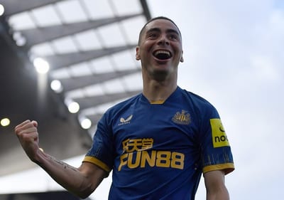 Almirón marca doblete y es figura en el Newcastle 