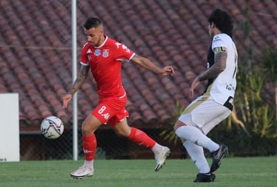 Tacuary cae goleado y cambia de técnico 