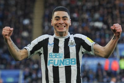 Almirón marca golazo en el reinicio de la Premier 