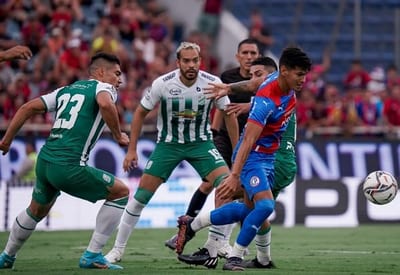 Cerro remonta y gana en la Noche Azulgrana 