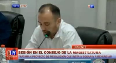 Bogarín se atornilla y pares le piden su renuncia
