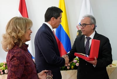 Condecoran a Fiscalía y Policía de Colombia por investigación del caso Pecci 
