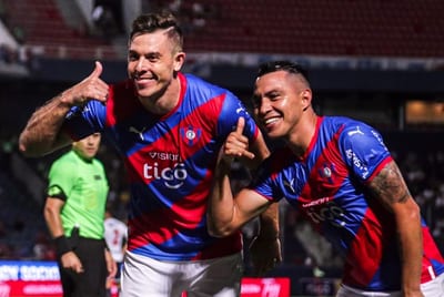 Cerro golea a Nacional y es único escolta 
