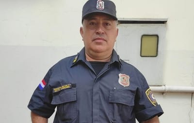 Comandante felicita a suboficial que devolvió G. 100 millones