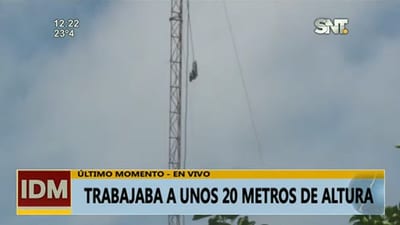 Hombre cae de antena que estaba cortando y sufre graves lesiones