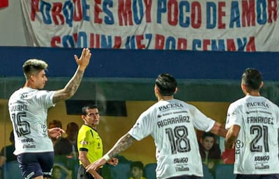 Cerro sufre goleada en casa y se complica 