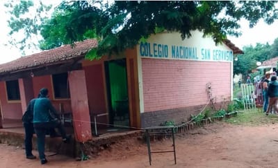 Condenan a ocho años a adolescente por el asesinato de su profesora
