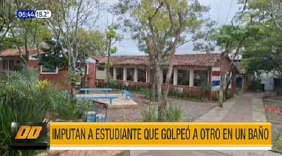 Imputan a estudiante que golpeó a otro en el baño de un colegio
