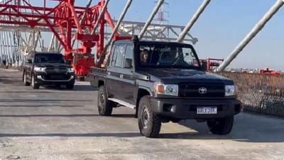 Abdo realiza el primer paso vehicular sobre el Puente Héroes del Chaco