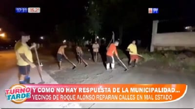 Vecinos de Roque Alonso pavimentan calles ante inacción de autoridades
