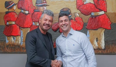 Marcelo Tinelli visita a Santiago Peña en su residencia y mantienen reunión
