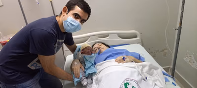 Triunfo en IPS: Nace Matheo tras ser operado en el útero