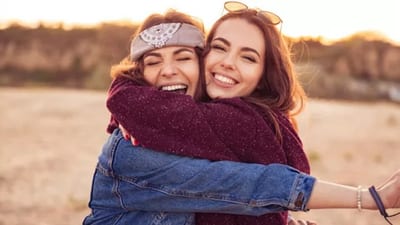 ¡Abrazos! El sencillo hábito que impulsa la felicidad y la salud