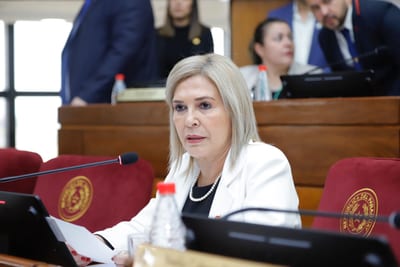 Senadora Alvarenga frena fiscalización universitaria