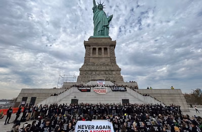 Activistas ocupan la Estatua de la Libertad en solidaridad con Gaza