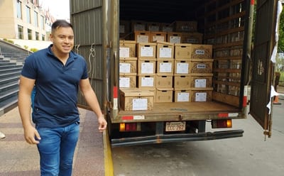 Intendente Prieto inunda Senado con 150.000 documentos
