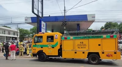 Descarga eléctrica en Petropar: Obreros caen de andamio