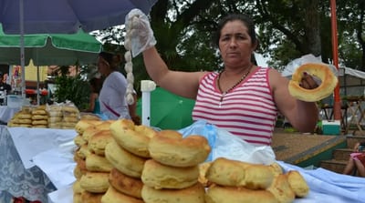 ¡Solo para valientes! La hamburguesa caacupeña, el sabor de la fe