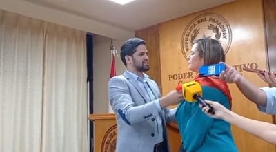 Parodia de legisladores critica nepotismo en el Congreso