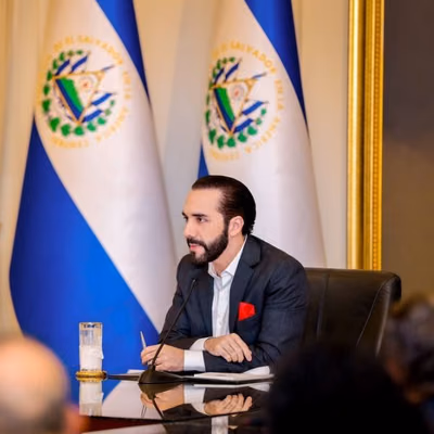 Gobierno de Bukele pagará servicios básicos al 95 % de hogares