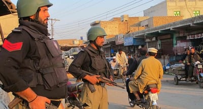 Atentado mortal contra base militar sacude Pakistán