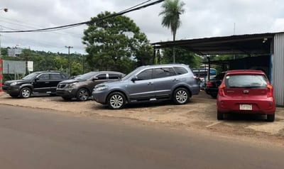 Atacan a tiros playa de autos de concejal de Presidente Franco