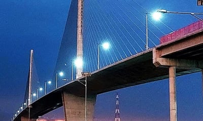 Puente Héroes del Chaco se ilumina con paneles solares