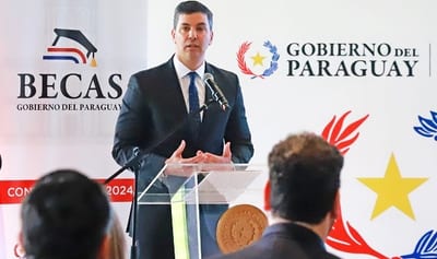 Educación pública está por debajo de la privada, reconoce Peña