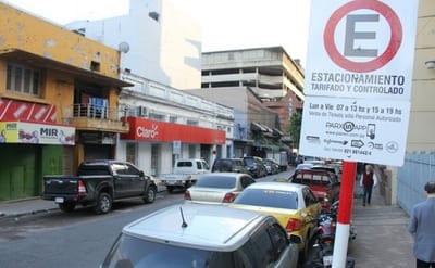 Comerciantes amenazan dejar centro de Asunción por costos de estacionamiento
