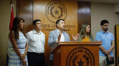 Oposición exige diálogo frente a reformas del Gobierno