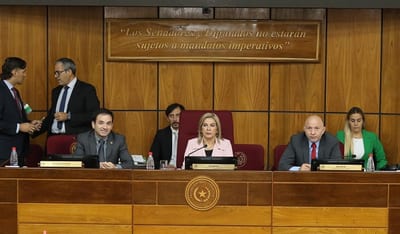 Combate al nepotismo: Proyectos enviados a comisión
