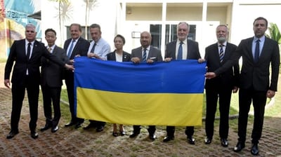 UE rinde tributo a víctimas en aniversario de guerra y ratifica respaldo a Kiev
