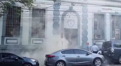 Reportan principio de incendio en colegio por falla eléctrica