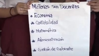 Estudiantes exigen docentes para materias específicas en Lambaré