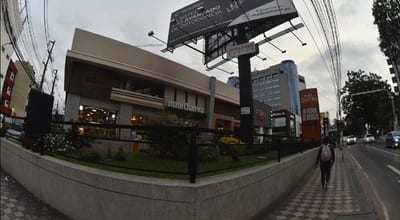 IPS busca desalojar a empresa deudora de la Manzana T en Villa Morra